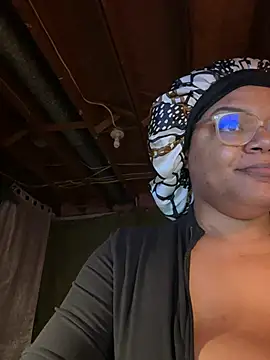 Snapshot of learalove chatting on 4, 7, 2026 learalove online show from 4, 7, 2026