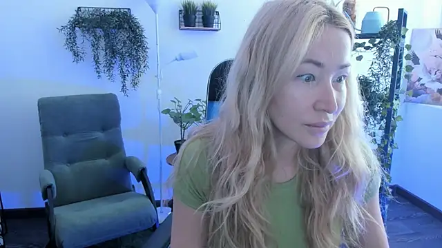 Snapshot of AstraMonroe chatting on 5, 5, 2026 AstraMonroe online show from 5, 5, 2026