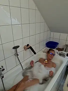 HotWifeLyn68 online show from 25, 3, 2026