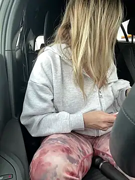 SuzieSub online show from 14, 4, 2026