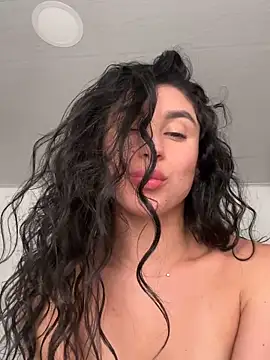 Snapshot of MonicaSalvatore chatting on 1, 2, 2026 MonicaSalvatore online show from 1, 2, 2026