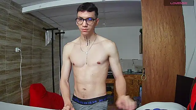 Snapshot of angelicious_ chatting on 28, 9, 2025 angelicious online show from 28, 9, 2025