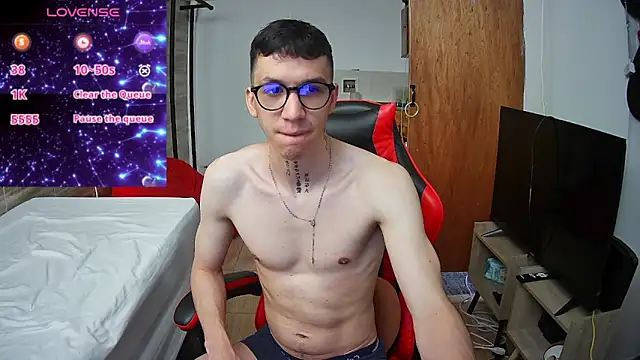 Snapshot of angelicious_ chatting on 3, 11, 2025 angelicious online show from 3, 11, 2025