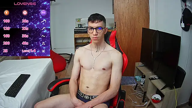 Snapshot of angelicious_ chatting on 4, 11, 2025 angelicious online show from 4, 11, 2025