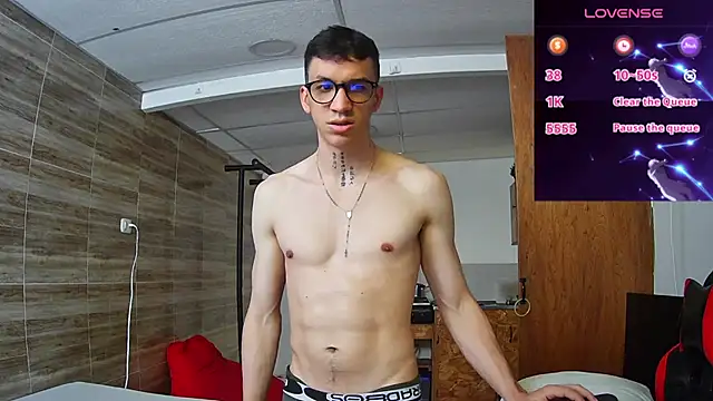 Snapshot of angelicious_ chatting on 9, 11, 2025 angelicious online show from 9, 11, 2025