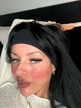 juicylucie online show from 16, 10, 2025