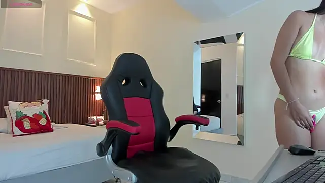 AURORAMARTIN2 online show from 3, 12, 2025