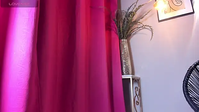 Snapshot of dulce_fiore07 chatting on 12, 11, 2025 dulce fiore07 online show from 12, 11, 2025