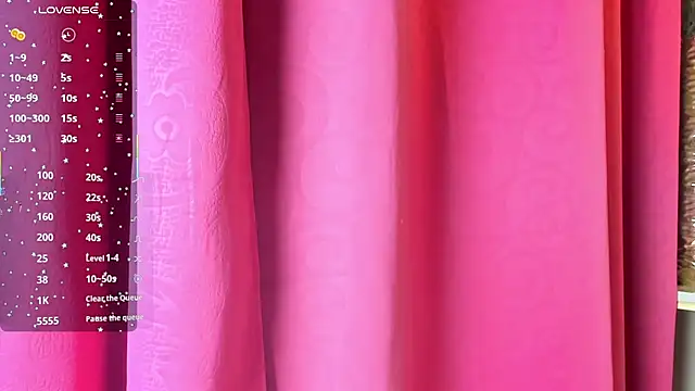 Snapshot of dulce_fiore07 chatting on 14, 11, 2025 dulce fiore07 online show from 14, 11, 2025