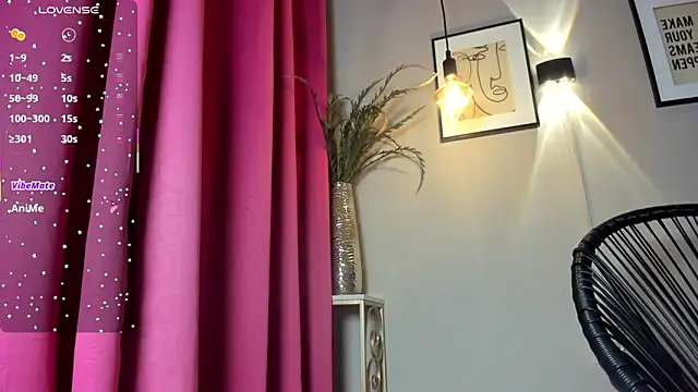 Snapshot of dulce_fiore07 chatting on 15, 11, 2025 dulce fiore07 online show from 15, 11, 2025