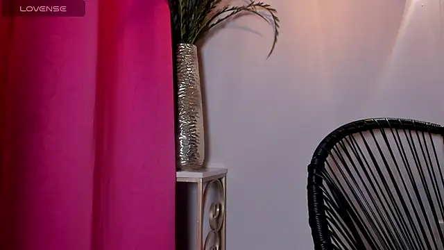 Snapshot of dulce_fiore07 chatting on 18, 11, 2025 dulce fiore07 online show from 18, 11, 2025