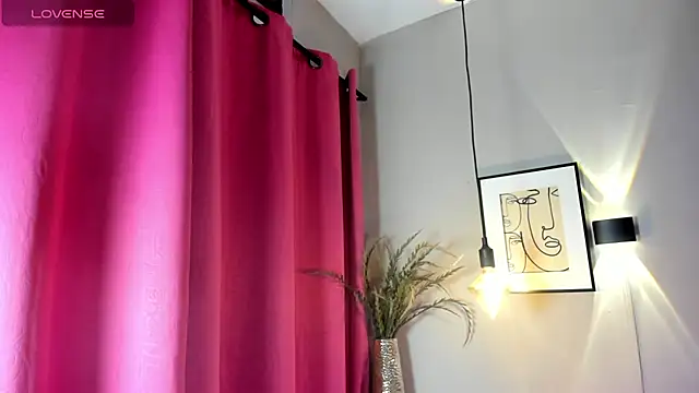 Snapshot of dulce_fiore07 chatting on 20, 11, 2025 dulce fiore07 online show from 20, 11, 2025