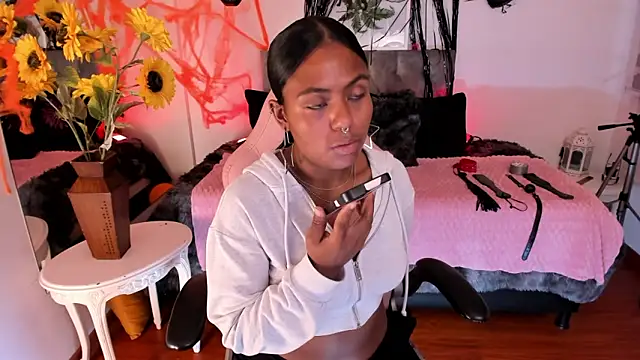 Lucie Harper online show from 22, 10, 2025