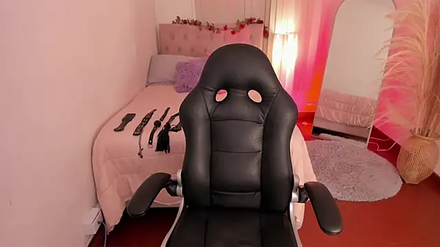 Lucie Harper online show from 13, 11, 2025