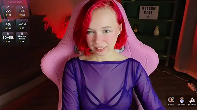 Snapshot of NaomiYoru chatting on 8, 11, 2025 NaomiYoru online show from 8, 11, 2025