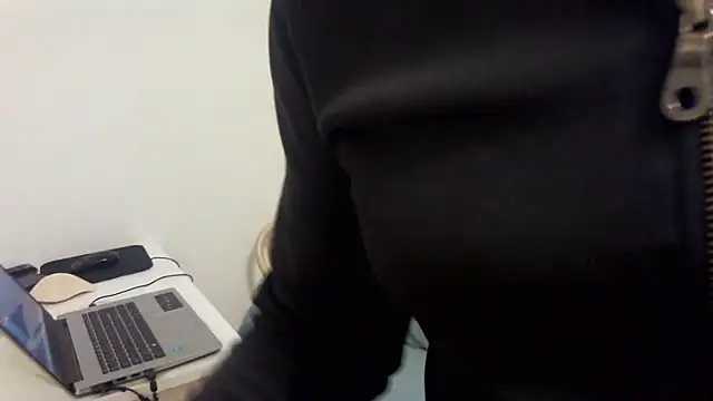 Snapshot of Swegay12-Exhi chatting on 28, 10, 2025 Swegay12-Exhi online show from 28, 10, 2025