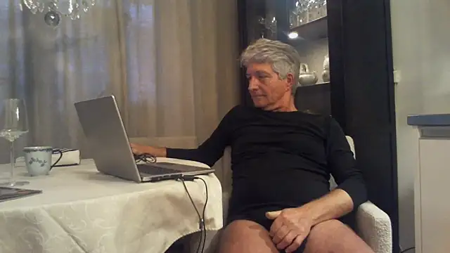 Snapshot of Swegay12-Exhi chatting on 6, 2, 2026 Swegay12-Exhi online show from 6, 2, 2026