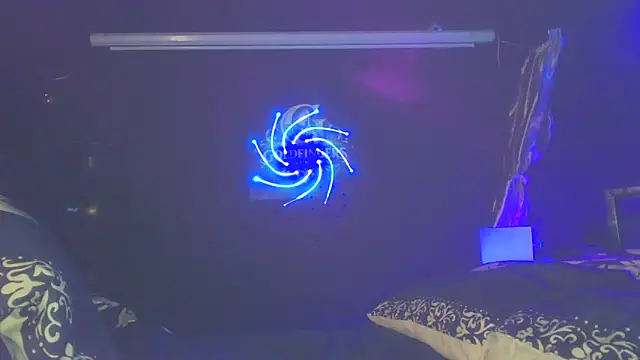 wank-over-ur-photo online show from 12, 2, 2026