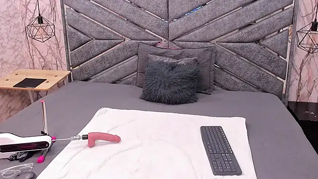 SASHA BROWNIE   online show from 5, 3, 2026