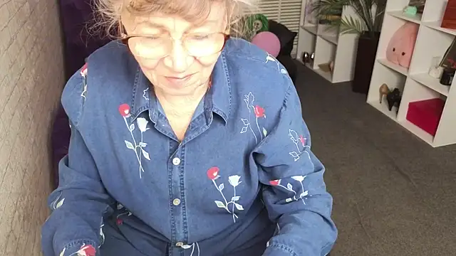 Snapshot of Betty_Brick chatting on 27, 5, 2026 Betty Brick online show from 27, 5, 2026