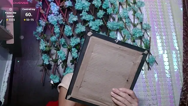 Snapshot of darling_hott chatting on 24, 10, 2025 darling hott online show from 24, 10, 2025