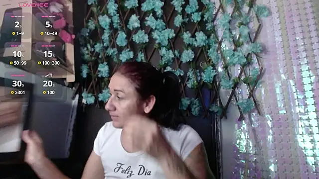 Snapshot of darling_hott chatting on 18, 11, 2025 darling hott online show from 18, 11, 2025