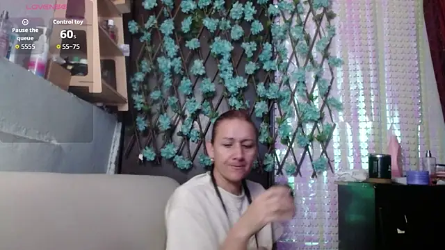 Snapshot of darling_hott chatting on 18, 2, 2026 darling hott online show from 18, 2, 2026