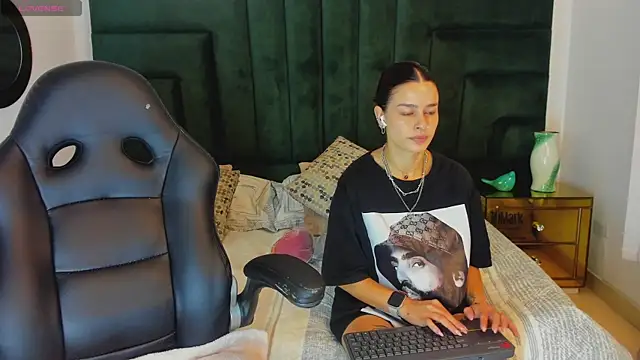 valerieMattson online show from 31, 10, 2025