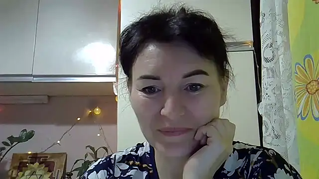 Krystal 82 online show from 31, 10, 2025