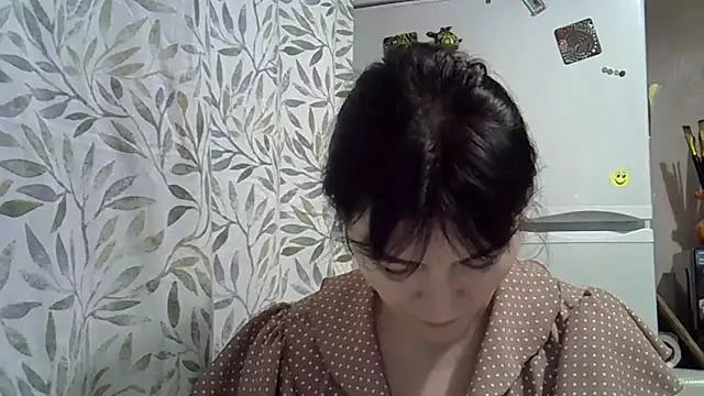 Krystal 82 online show from 4, 12, 2025