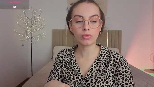 Snapshot of Real_cutie1 chatting on 18, 5, 2026 Real cutie1 online show from 18, 5, 2026