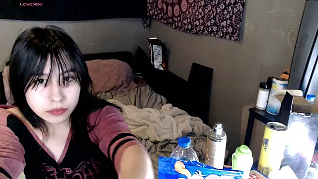 Snapshot of London_Ray chatting on 4, 12, 2025 London Ray online show from 4, 12, 2025