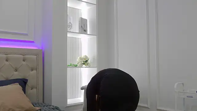 ZoeyNeal online show from 7, 3, 2026