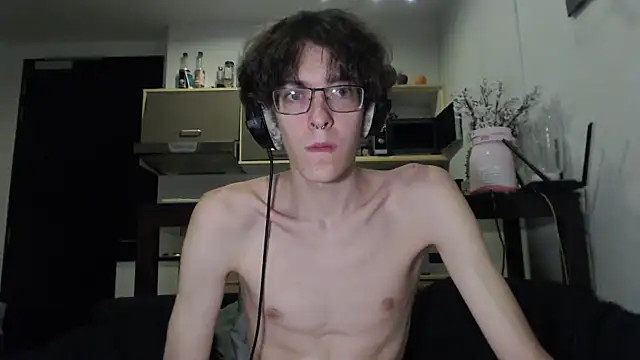 Snapshot of LovesomeCookie chatting on 8, 10, 2025 LovesomeCookie online show from 8, 10, 2025