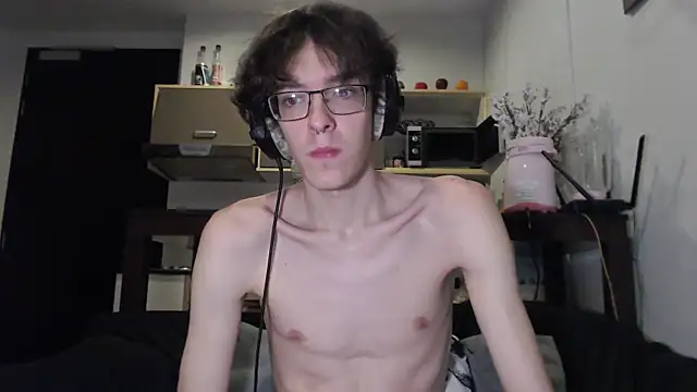 Snapshot of LovesomeCookie chatting on 13, 10, 2025 LovesomeCookie online show from 13, 10, 2025