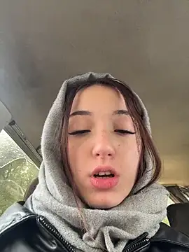 DollyTall online show from 2, 10, 2025