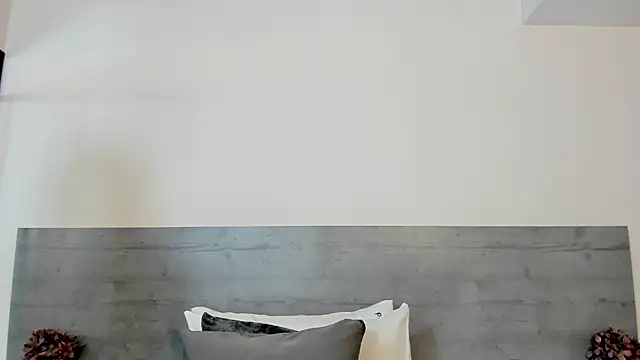 sunnyWhitee online show from 9, 3, 2026