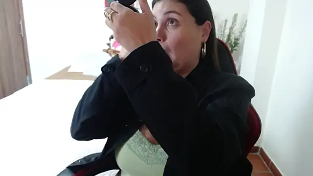 Secret Bella online show from 10, 10, 2025