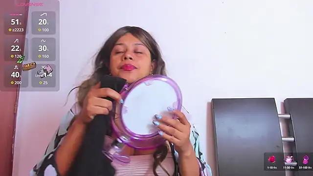 Snapshot of _Vale21_ chatting on 13, 9, 2025 Vale21 online show from 13, 9, 2025