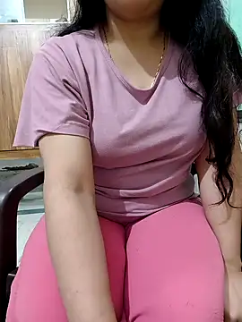 Snapshot of roshni_agrawal0 chatting on 24, 9, 2025 roshni agrawal0 online show from 24, 9, 2025