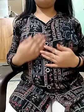 Snapshot of roshni_agrawal0 chatting on 26, 9, 2025 roshni agrawal0 online show from 26, 9, 2025