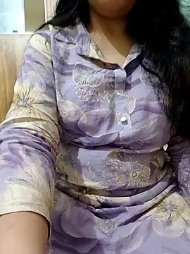 Snapshot of roshni_agrawal0 chatting on 3, 10, 2025 roshni agrawal0 online show from 3, 10, 2025