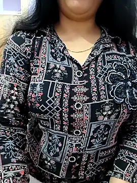 Snapshot of roshni_agrawal0 chatting on 12, 10, 2025 roshni agrawal0 online show from 12, 10, 2025