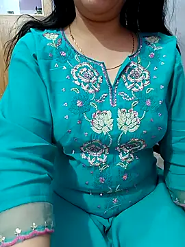 Snapshot of roshni_agrawal0 chatting on 19, 10, 2025 roshni agrawal0 online show from 19, 10, 2025