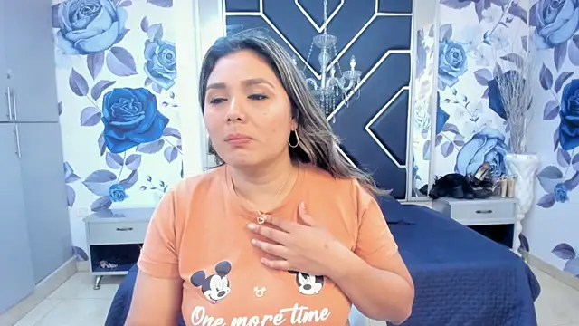 LatinaHoleQueen online show from 11, 10, 2025