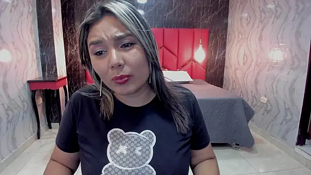 LatinaHoleQueen online show from 4, 2, 2026