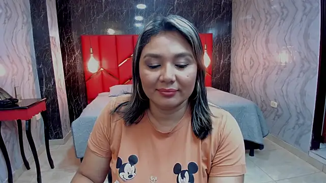 LatinaHoleQueen online show from 11, 7, 2026