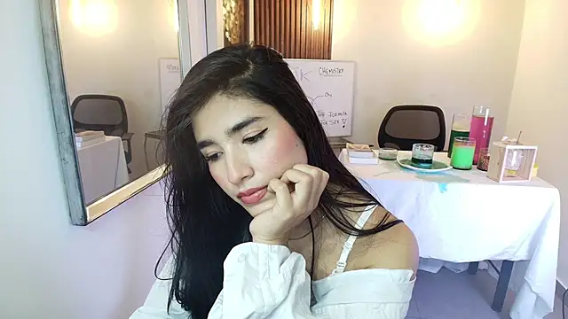 Lia Mar  online show from 8, 1, 2026