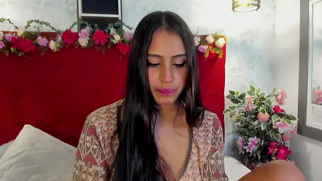 SarahEscobarr online show from 24, 11, 2025