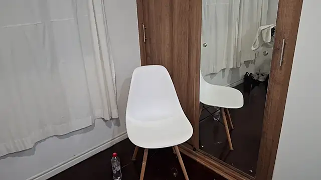 kayleesims  online show from 9, 4, 2026